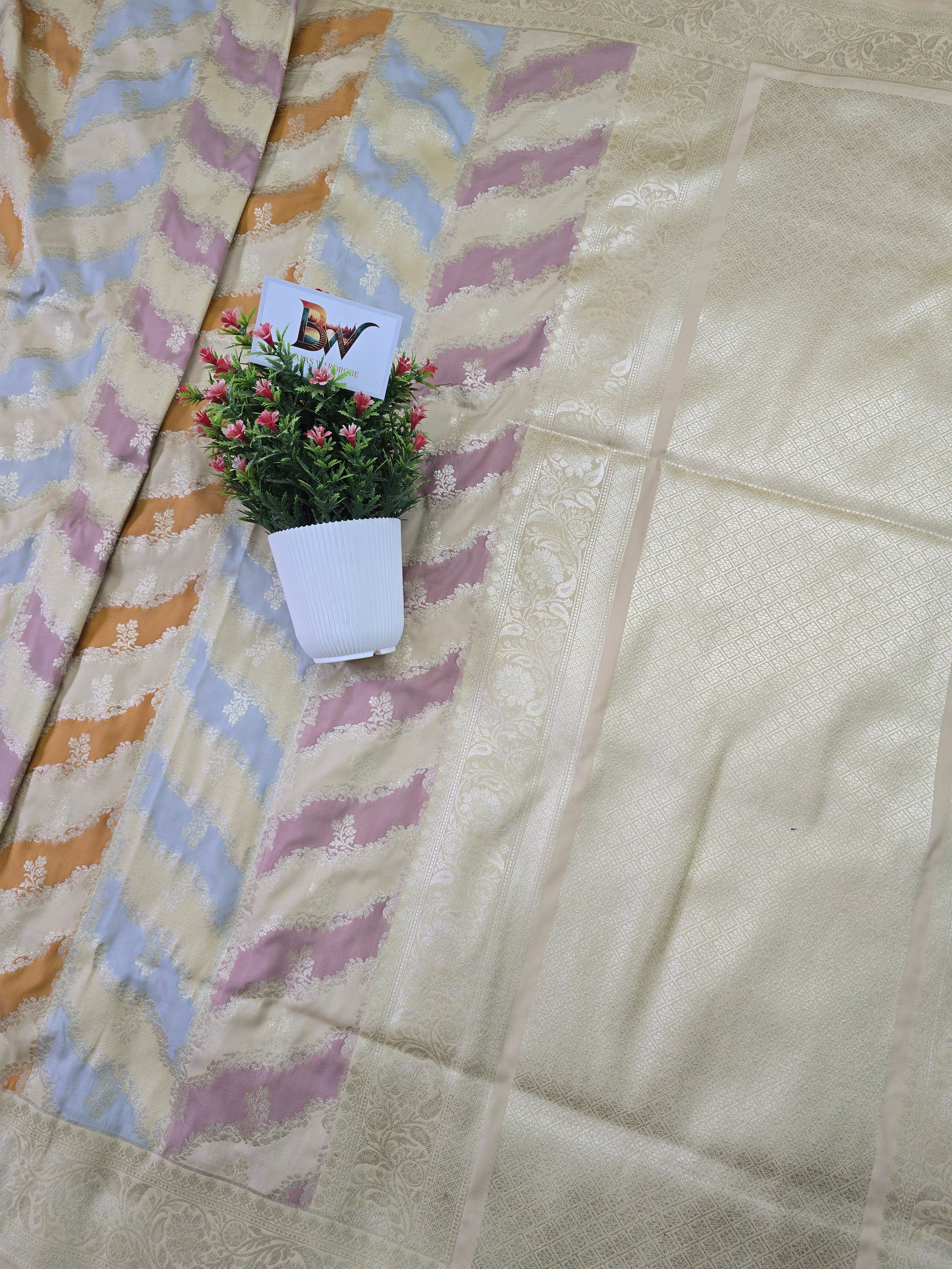 Pauri Katan Silk Rangkaat Jaal Banarasi Saree – Multicolor Weave with Zari Floral Border