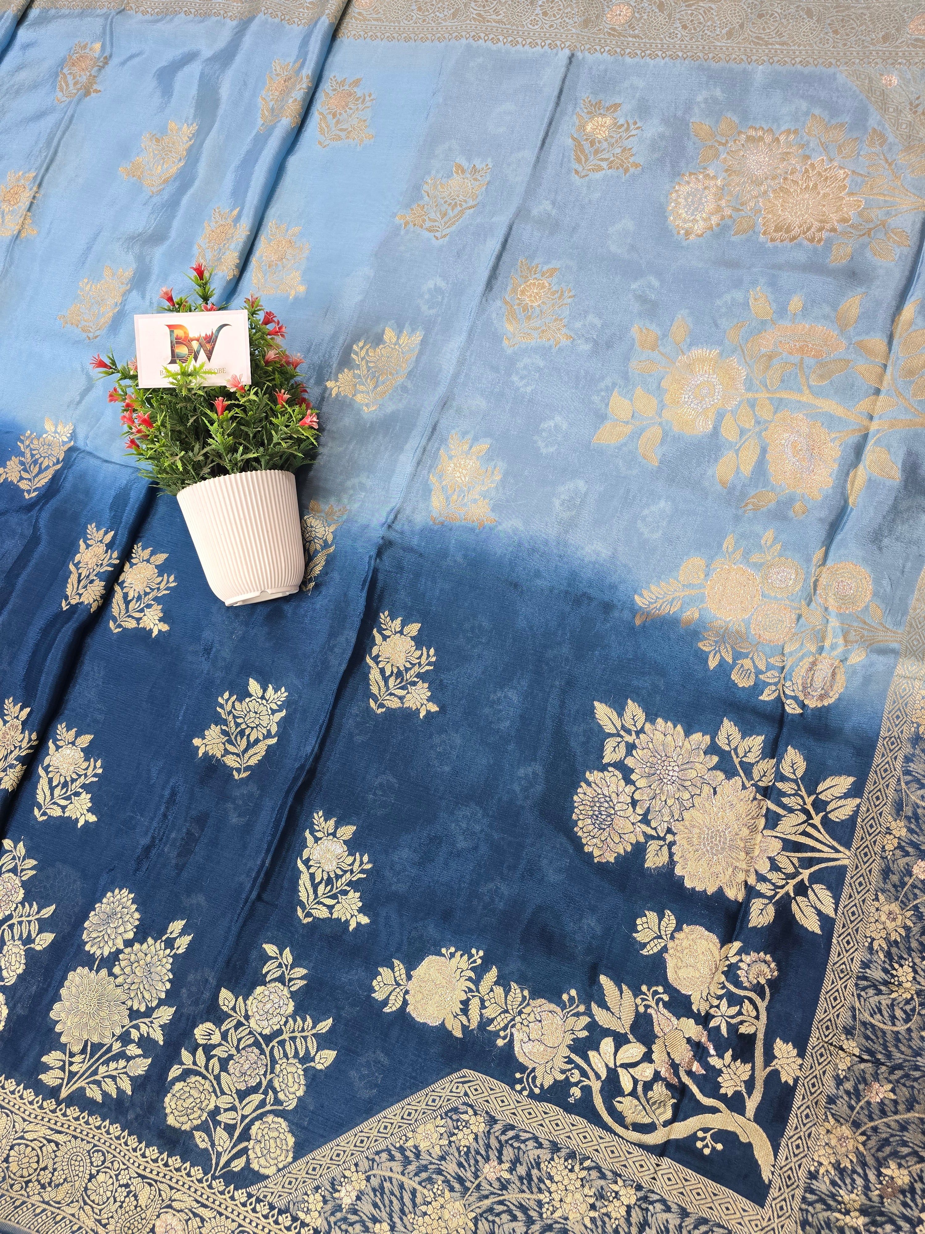 Premium Dual Hue Crush Crepe Silk Banarasi Saree