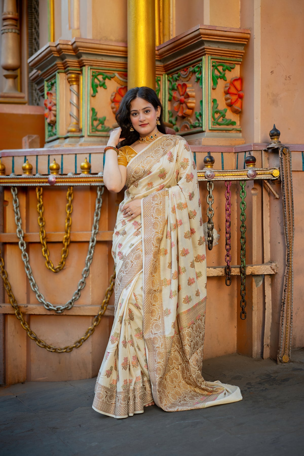 Pure Handloom Munga Silk Banarasi Saree with Meenakari Flowers